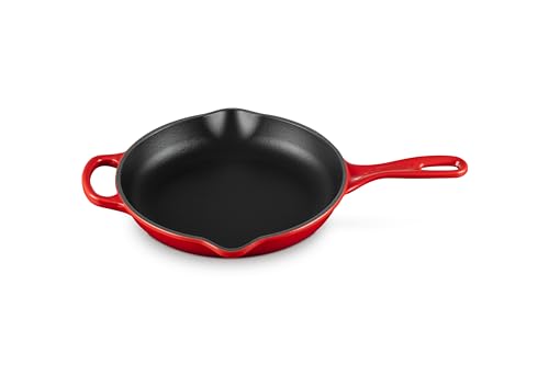 Le Creuset Signature Gusseisen Brat- und Servierpfanne, Rund, Ø 23 cm, Für alle Herdarten inkl. Induktion geeignet, 1,93 kg, Kirschrot, 20182230600422